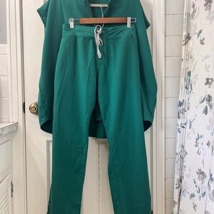 Figs Women’s Scrub Set. Rafaela Top and Straight Leg Cargo Pants in Green